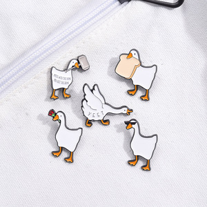 Pins de esmalte de alta calidad con diseño de ganso de dibujos animados, insignias de solapa de metal, broches divertidos con el tema 'Mess Honk You Get Bonked' para amigos - Product Image 3