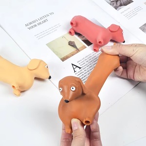 CHENXI Juguete Blandito y Elástico de Perro Pequeño para Navidad, Divertido Juguete Antiestrés de Perro Pug Lala Le, Juguete Sensorial Unisex para Mayores de 8 Años - Product Image 6