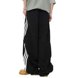 กางเกงวอร์มขายาวทรงตรงสไตล์สปอร์ตสำหรับผู้ชาย ดีไซน์ลายทาง เอวยางยืด ผ้าไนลอน แห้งเร็ว - Product Image 4