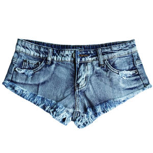 Pantalones cortos de mezclilla de cintura ultra baja sexy para <span class=keywords><strong>chicas</strong></span> <span class=keywords><strong>calientes</strong></span> con agujeros soplados por el viento, bordes peludos y Pantalones de mujer - Product Image 1