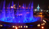 Fuente de Agua Flotante con Luces LED de Colores para Estanques