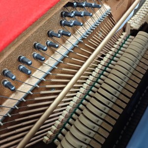 Piano acoustique mécanique en bois d'occasion City Life CL3, pour la pratique à domicile et les examens de niveau - Product Image 3