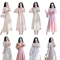 Robe midi élégante à imprimé floral vintage et manches bouffantes, styles variés tendance 2025 pour femme, idéale pour le quotidien décontracté ou les soirées.