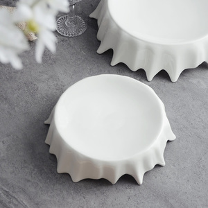 Présentoir à gâteaux en céramique à pieds hauts Assiette d'exposition Vaisselle de fête de restaurant Plats froids irréguliers Salade de fruits Plateau de service à dessert - Product Image 6