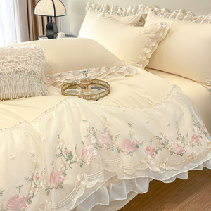 A Four-piece Set of French Light Luxury Embroidered <strong>Bedding</strong> - Product Image 5