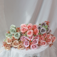 Hersteller-Großhandel Seidenrosen-Bouquet Künstliche Blumen 6-Köpfiger Rosenstrauß für Heim- und Hochzeitsdekoration