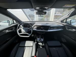 <span class=keywords><strong>Audi</strong></span> Q4 E-tron 40 SUV électrique d'occasion 2024, longue autonomie, version premium, prêt à l'exportation, blanc sur noir - Product Image 5