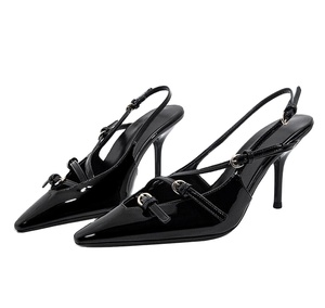 Tacchi a Spillo con Cinturino Posteriore da Donna, Punta a Spillo Nera, Dettaglio Fibbia, Tacco a Stiletto, Décolleté in Vernice con Fibbie - Product Image 1