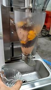 Licuadora Razzle automática <span class=keywords><strong>de</strong></span> la máquina comercial <span class=keywords><strong>Mcflurry</strong></span> <span class=keywords><strong>de</strong></span> la fruta 61KG CON MEZCLADOR <span class=keywords><strong>de</strong></span> la ventisca del helado del <span class=keywords><strong>precio</strong></span> bajo - Product Image 2