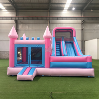 Château gonflable princesse avec toboggan multicolore (rose/bleu/violet) pour usage commercial, idéal pour les locations de fêtes d'anniversaire