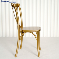 Chaise classique en bois de hêtre à dossier croisé avec finition dorée pour la location de fêtes de luxe et les événements professionnels de banquets hôteliers