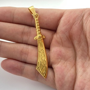 Yunnique – collier avec pendentif épée, en acier inoxydable doré, design géométrique, accessoire de bijoux à la mode - Product Image 3