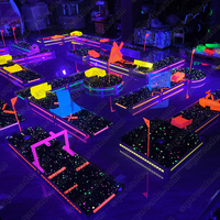 Terrain de golf miniature portable à louer, LED UV extérieur, aire de divertissement mobile, produits de parc d'attractions Songfa 61x381cm