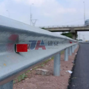 Barrière de sécurité routière à profil W à grande vitesse, Q235/Q345, conception à double vague, réflecteur de qualité diamant, certifié CE pour le contrôle du trafic - Product Image 2