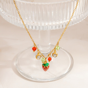 Collier pendentif fraise en acier inoxydable avec breloques en strass pour femme, bijoux cadeau, chaîne de clavicule, design fruit tendance - Product Image 3