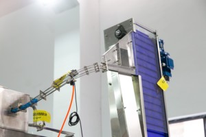 Nhà Máy bán hàng trực tiếp tự động SUS304 3 trong 1 nước uống chai rửa điền máy đóng nắp nước làm đầy dây chuyền sản xuất - Product Image 5