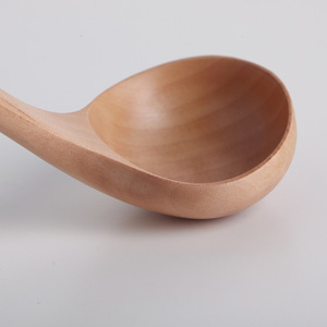 Juego de 3 cucharas de sopa de madera con gancho, utensilios de cocina ligeros de madera maciza natural para servir y cocinar - Product Image 3