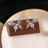 Orecchini a perno a forma di farfalla, di tendenza, dal design di nicchia, con micro intarsio di cristallo e strass rosa, squisiti, all'ingrosso