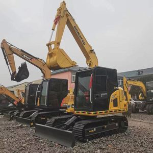 Excavatrice sur chenilles PC70 en excellent état de fonctionnement, importée du Japon, à vendre à prix réduit - Product Image 4