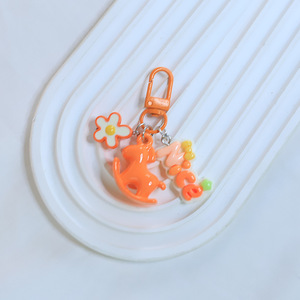 Porte-clés Cheval à Bascule Adorable, Breloque de Sac en Acrylique Coloré avec Lettre Florale pour Femmes et Filles, Cadeau en Gros - Product Image 4