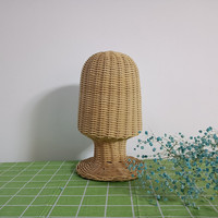 Supports à chapeaux en rotin faits à la main en gros, supports à perruques, accessoires de porte-manteaux, accessoires de style antique avec technique de tressage