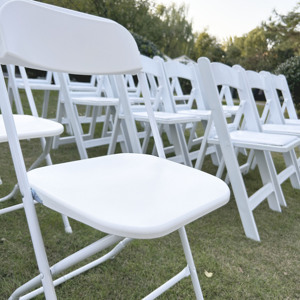 Silla plegable de alta calidad al por mayor, sillas Wimbledon de plástico para eventos de boda, silla plegable de resina blanca para jardín de eventos - Product Image 3