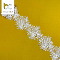 Dentelle brodée blanche pour vêtements, tissu de dentelle personnalisé, nouvelle dentelle décorative pour robe