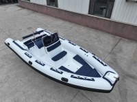 Bateau pneumatique rigide RIB-680C en Hypalon, design de coque stable pour la navigation en haute mer