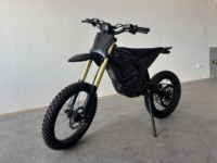 Vélo de montagne électrique sportif avec moteur central sans balais 72V 7000W, batterie au lithium, cadre en acier à haute teneur en carbone, freins à disque hydrauliques