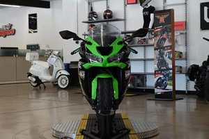 Motocicleta Supersport 2019 Kawasakis <span class=keywords><strong>Ninja</strong></span>, edición KRT, 636cc, con ABS, cambio de marchas rápido y gráficos inspirados en las carreras - Product Image 3