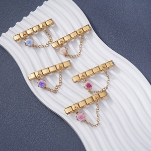 Pulsera Italiana de Moda con Dijes de Flores, Brazalete de Acero Inoxidable con Eslabones y Dijes de Flores - Product Image 1