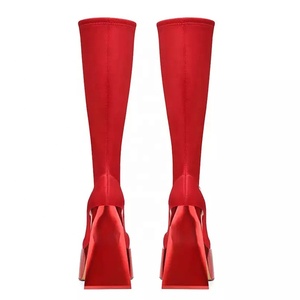 Botas de plataforma de tacón grueso y alto para mujer, con tacón triangular, suela brillante efecto espejo, punta cuadrada larga y estilo calcetín. - Product Image 6