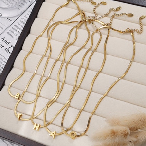 สร้อยคอจี้ตัวอักษร ชุบทอง สแตนเลสสตีล สำหรับผู้หญิง สวมใส่ได้ทุกวัน เครื่องประดับส่วนตัว สไตล์ 24K สายแบบงู - Product Image 3