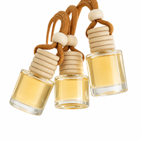 Diffuseur de parfum pour voiture suspendu, flacon rond en verre transparent avec bouchon en bois, concentration de parfum à 60 %, longue durée, logo personnalisé, vente en gros