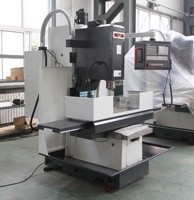 Fraiseuse CNC verticale semi-fermée 3 axes XK7136 BT40 à commande servo haute précision pour usage intensif