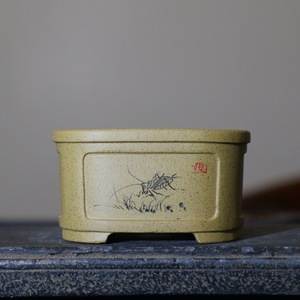 Maceta Cuadrada de Arcilla Morada Hecha a Mano con Diseño Kui Grabado, Estilo Clásico - Product Image 1