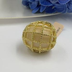 Parures de bijoux en or exquises pour femmes, ensemble de boucles d'oreilles à grosses perles à prix abordable - Product Image 1