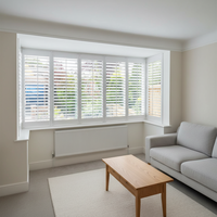 Fabricant de premier plan, stores vénitiens modernes en PVC imitation bois, à hauteur complète, avec tiges de réglage, pour l'extérieur et le salon