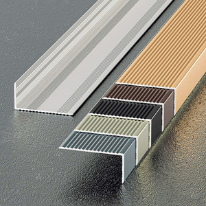 Profilé de marche d'escalier antidérapant en alliage d'aluminium robuste, disponible en plusieurs couleurs, pour la décoration de sols et la finition des bords de marches - Product Image 3