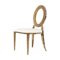 Chaise de banquet empilable moderne et élégante avec structure en métal doré et design en acier inoxydable pour événements extérieurs, villas et fêtes