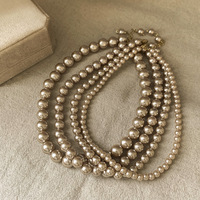 Collier ras du cou ajustable en perles imitation couleur champagne, classique et très vendu, pour femme, idéal pour le quotidien, le bureau ou les rendez-vous.