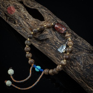 Pulsera de Agarwood Artesanal de Alta Gama con Cuentas Mixtas de Cuarzo Rojo y Jadeíta de 6mm - Product Image 6