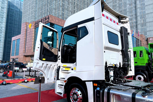 JAC Modelo 2025 K7 540hp Nuevo Euro 5 Diésel 6X4 Camión Tractor con Dirección Izquierda, Suspensión Neumática y Remolque con Capacidad de Carga de 31-40T - Product Image 6