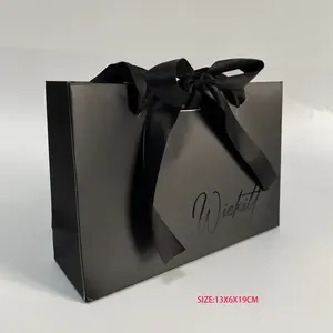 Eco-friendly personalizado boutique roupas fita embalagem saco preto luxo presente compras papel sacos com seu próprio logotipo