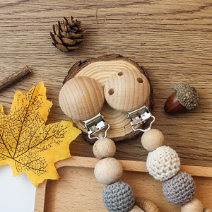 Attache-sucette DIY en bois de hêtre de 30 mm, ronde avec trois trous, accessoire de dentition pour bébé de 0 à 24 mois, jouet souple unisexe - Product Image 3