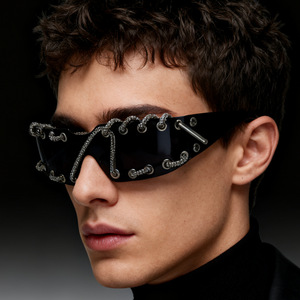 Lunettes de soleil Y2K cool à bouclier décoratif en forme de lacet de <span class=keywords><strong>chaussure</strong></span> steampunk 2026, verres foncés, pour fête, mode une pièce, lunettes unisexe avec diamants - Product Image 3