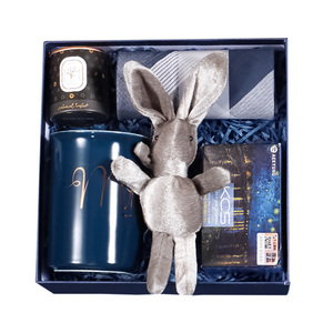 Set da Tè in Cotone Stile Unico e Innovativo 2024 con Stampa Tipografica - Idea Regalo Promozionale per Aziende e Anniversari - Product Image 1