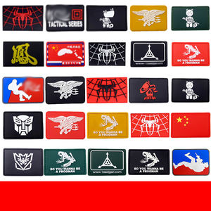 후크 및 루프 셔츠 Deboss 배지 개인 방어 장비가있는 맞춤형 3D 실리콘 전술 PVC 고무 패치 - Product Image 2