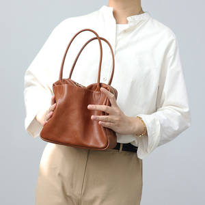 Sac à main en cuir tanné végétal de couleur unie |   Breeze Japon |   Sac fourre-tout décontracté léger à double anse Niche - Product Image 5