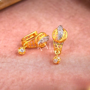 Boucles d'oreilles ethniques à clip en diamant plaqué or 18 carats pour femmes, bijoux fins tendance, option cadeau - Product Image 1